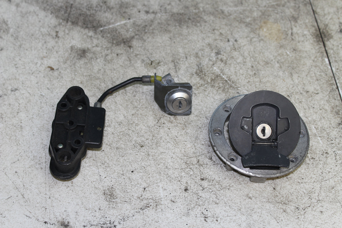 99-07 Suzuki GSX1300R Hayabusa Ignition Lockset Gas Tank Cap Seat Lock KEY
