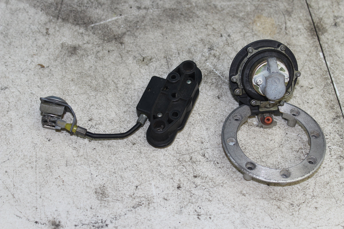 99-07 Suzuki GSX1300R Hayabusa Ignition Lockset Gas Tank Cap Seat Lock KEY