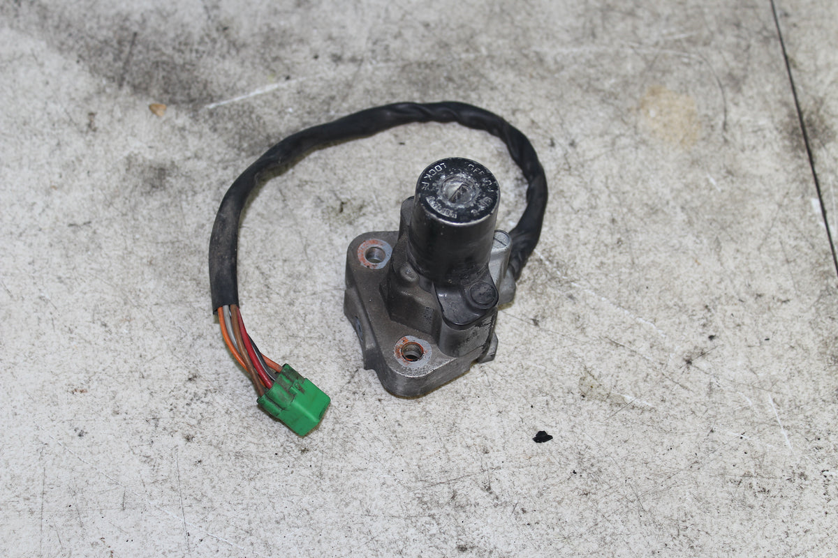 99-07 Suzuki GSX1300R Hayabusa Ignition Lockset Gas Tank Cap Seat Lock KEY