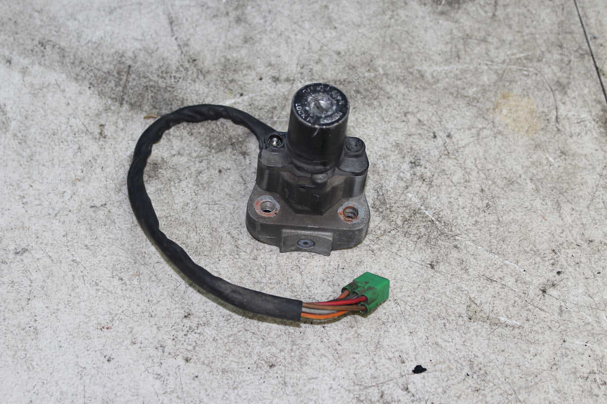 99-07 Suzuki GSX1300R Hayabusa Ignition Lockset Gas Tank Cap Seat Lock KEY