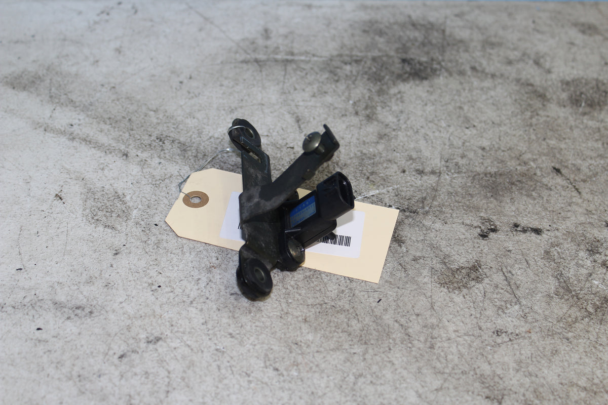 99-07 Suzuki GSX1300R Hayabusa Map Sensor w/ Bracket Air Pressure 079800-4990