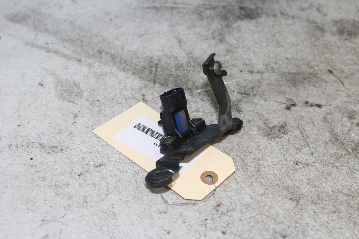 99-07 Suzuki GSX1300R Hayabusa Map Sensor w/ Bracket Air Pressure 079800-4990
