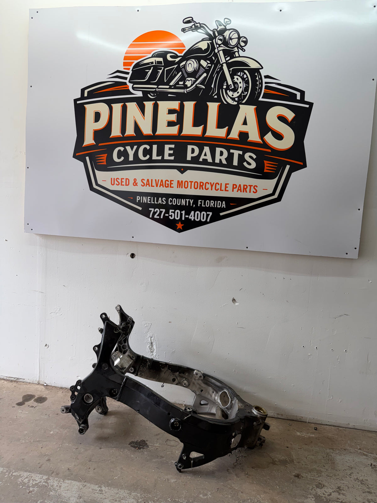 01-07 Suzuki GSX1300R Hayabusa Main Frame *CLN*