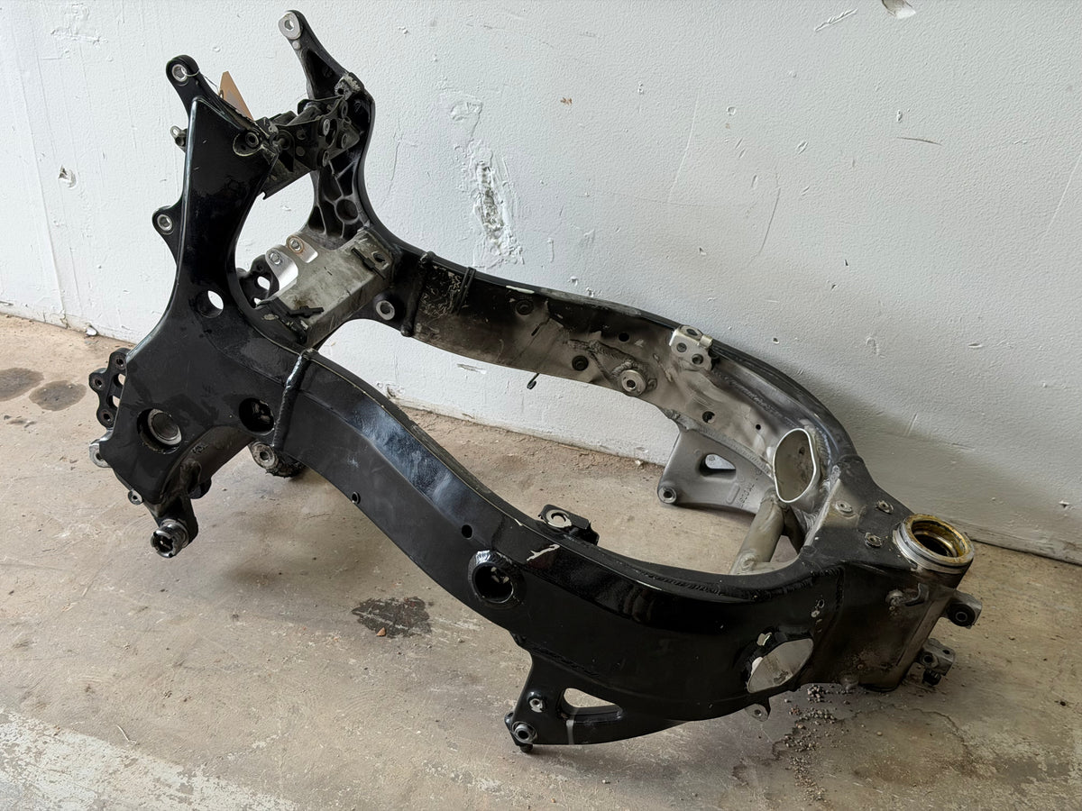 01-07 Suzuki GSX1300R Hayabusa Main Frame *CLN*