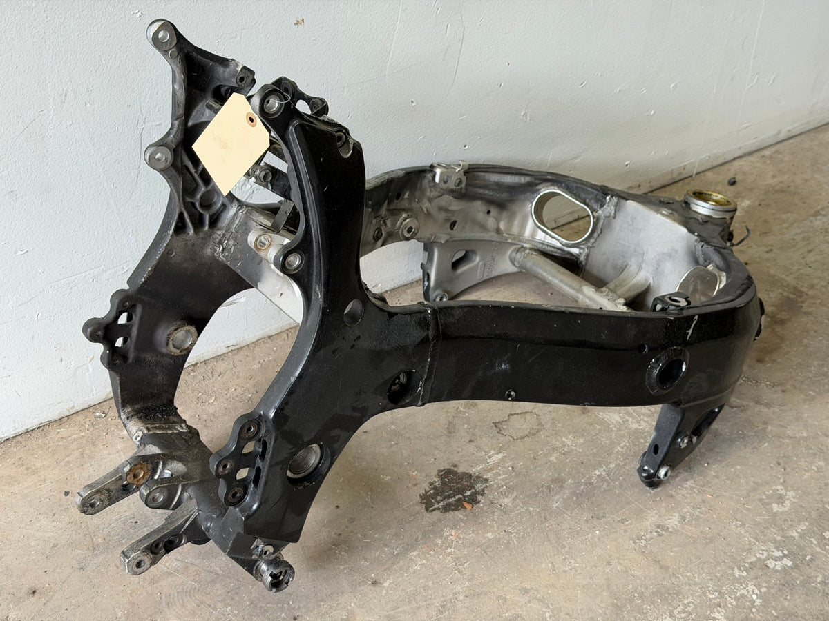01-07 Suzuki GSX1300R Hayabusa Main Frame *CLN*