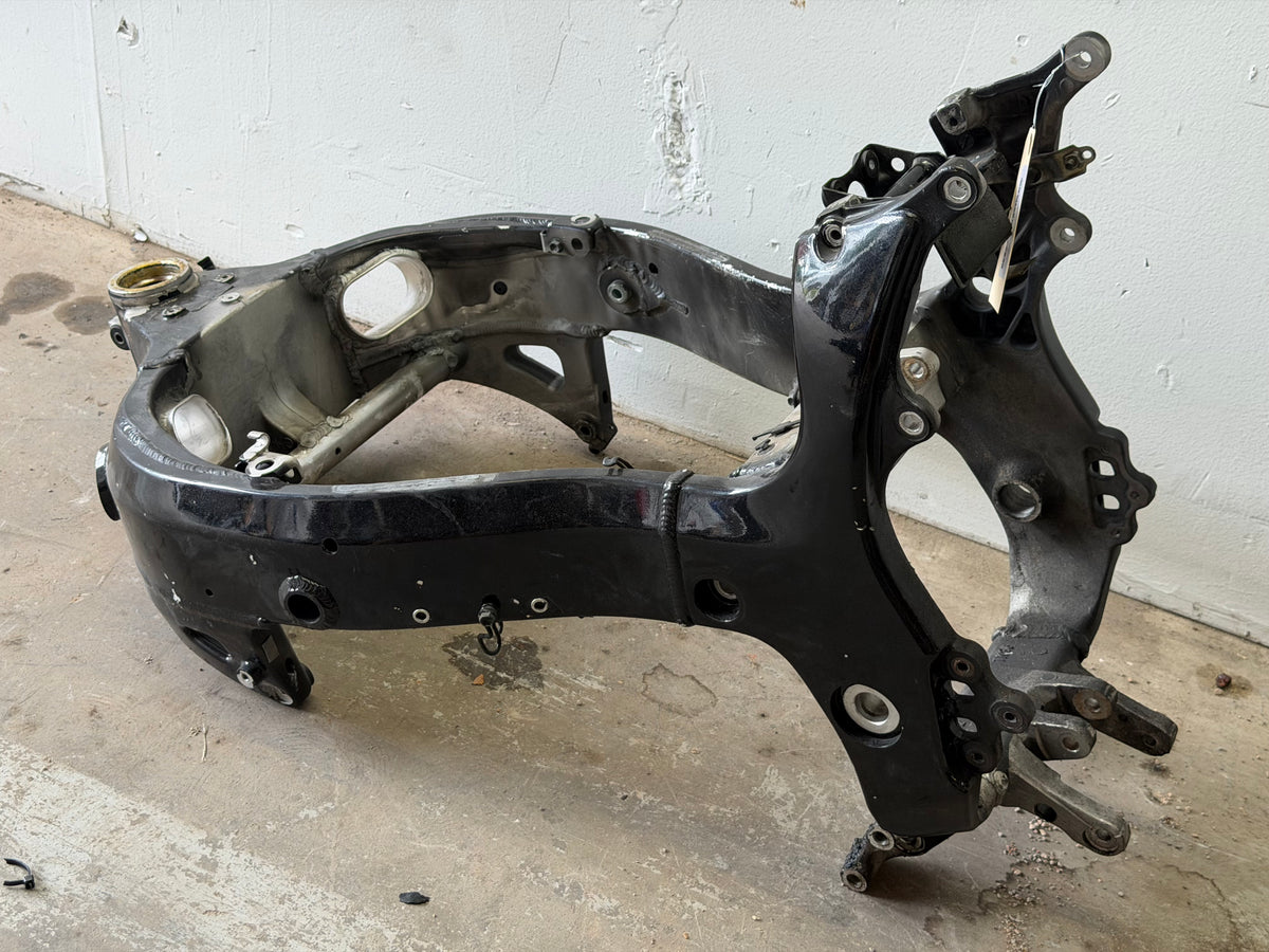01-07 Suzuki GSX1300R Hayabusa Main Frame *CLN*