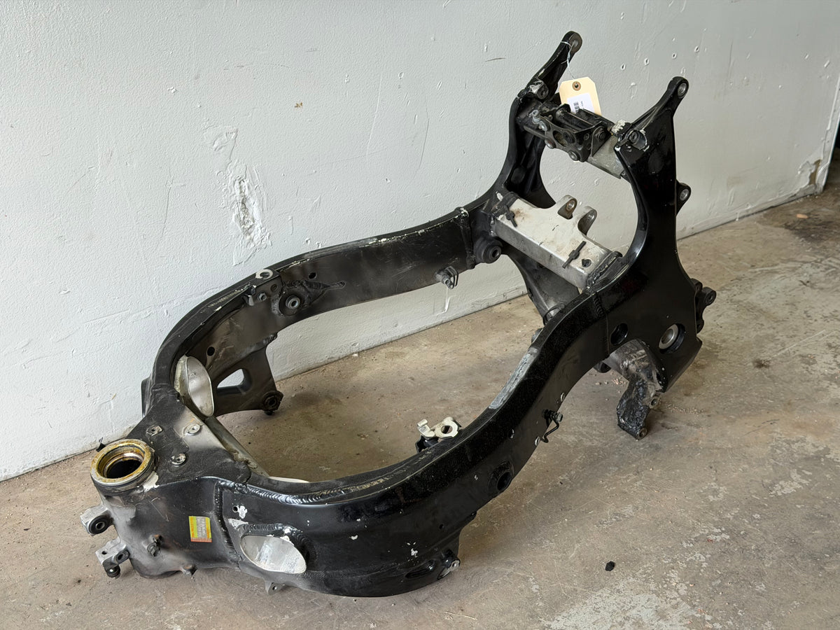 01-07 Suzuki GSX1300R Hayabusa Main Frame *CLN*