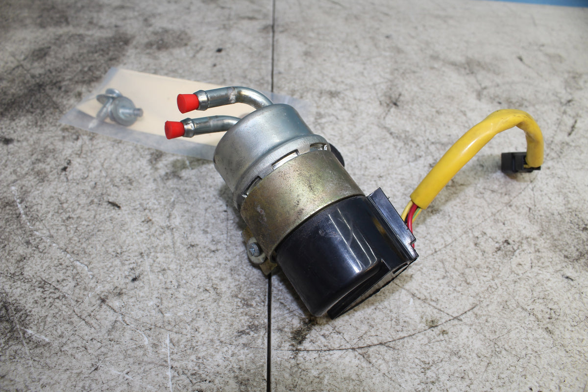 97-04 Suzuki Marauder VZ800 Fuel Pump w/ Bracket
