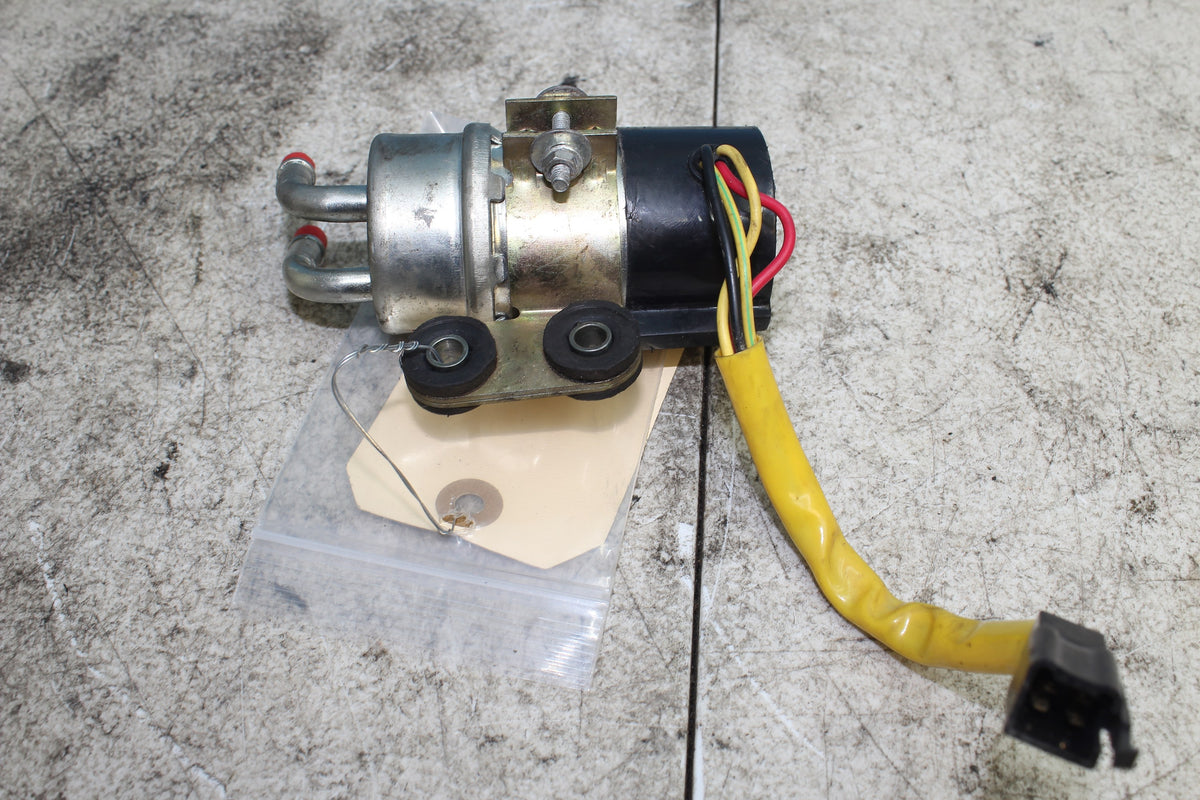 97-04 Suzuki Marauder VZ800 Fuel Pump w/ Bracket