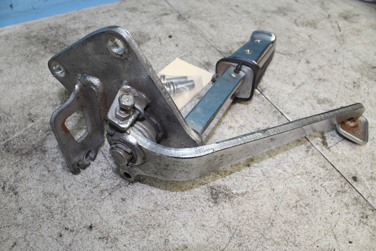 97-03 Suzuki Marauder VZ800 Foot Peg Front Right Footrest Mount Rear Brake Pedal