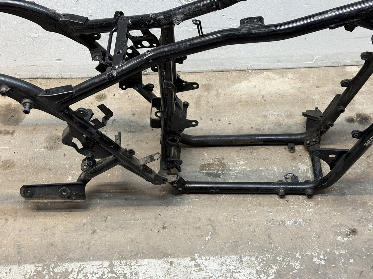 97-04 Suzuki Marauder VZ800 Frame Chassis *CLN*