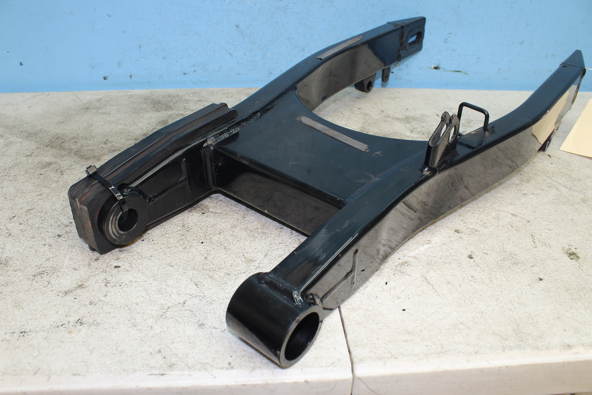 98-04 Suzuki Marauder VZ800 Swing Arm Rear Fork Suspension Swingarm