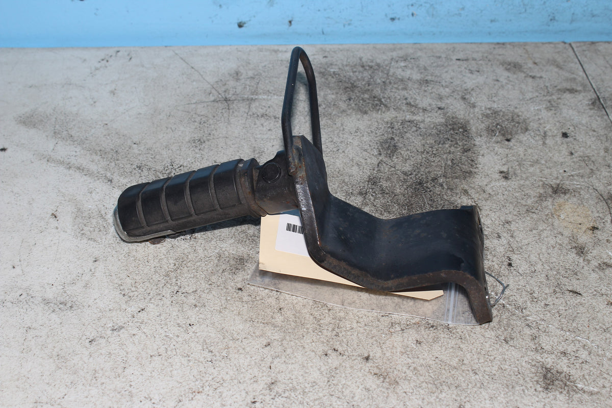 04-09 Honda Shadow Aero VT750 Driver Right Foot Peg Front Footrest Bracket Mount