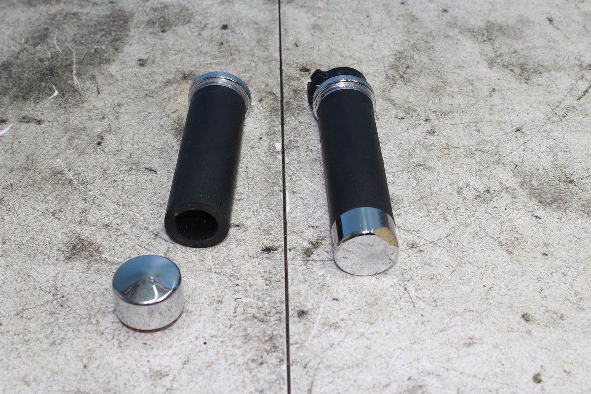 96-01 Yamaha Royal Star XVZ1300 Grips Hand Grips Pair Left Right *DMG*