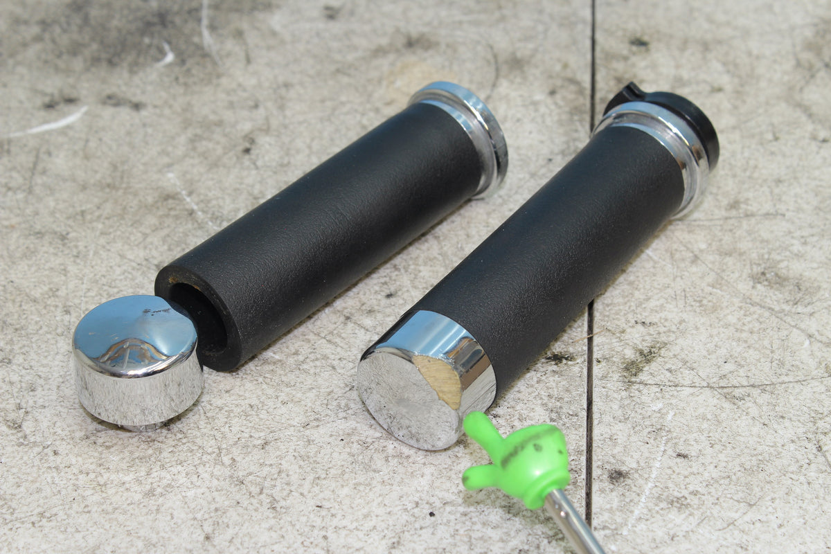 96-01 Yamaha Royal Star XVZ1300 Grips Hand Grips Pair Left Right *DMG*